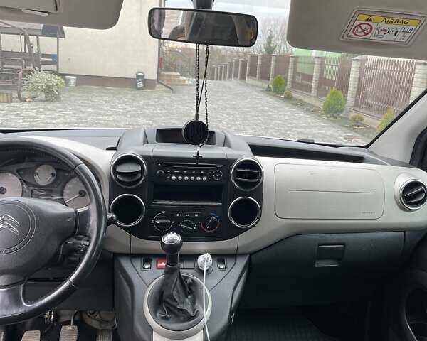 Белый Ситроен Берлинго, объемом двигателя 1.6 л и пробегом 255 тыс. км за 8100 $, фото 14 на Automoto.ua