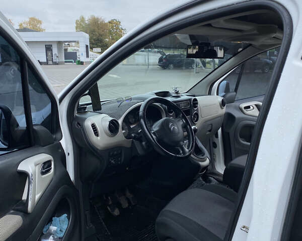 Белый Ситроен Берлинго, объемом двигателя 1.6 л и пробегом 235 тыс. км за 7800 $, фото 1 на Automoto.ua