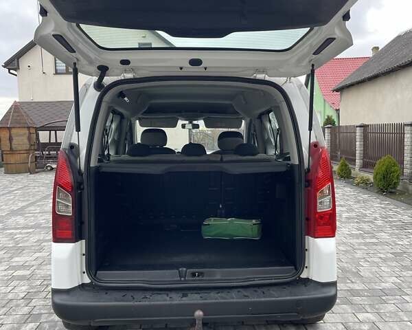 Белый Ситроен Берлинго, объемом двигателя 1.6 л и пробегом 255 тыс. км за 8100 $, фото 8 на Automoto.ua