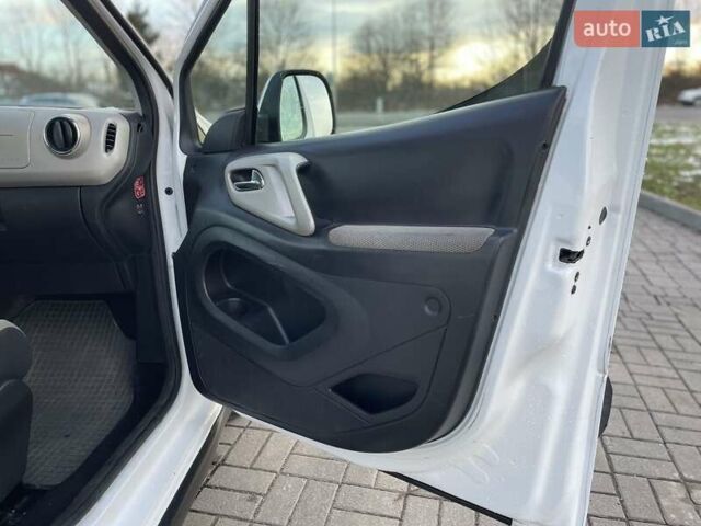 Білий Сітроен Берлінго, об'ємом двигуна 1.6 л та пробігом 255 тис. км за 7650 $, фото 39 на Automoto.ua