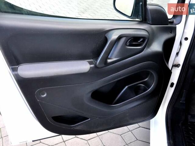 Білий Сітроен Берлінго, об'ємом двигуна 1.6 л та пробігом 230 тис. км за 7200 $, фото 13 на Automoto.ua