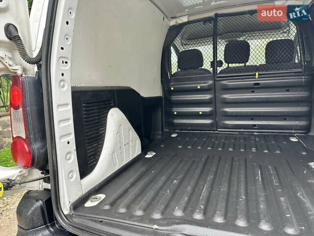 Білий Сітроен Берлінго, об'ємом двигуна 1.56 л та пробігом 283 тис. км за 6900 $, фото 30 на Automoto.ua