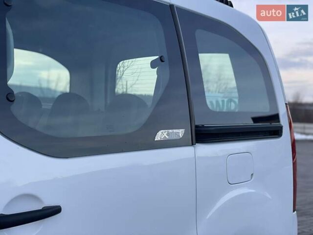 Білий Сітроен Берлінго, об'ємом двигуна 1.6 л та пробігом 255 тис. км за 7650 $, фото 21 на Automoto.ua