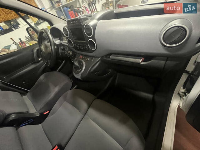 Белый Ситроен Берлинго, объемом двигателя 1.6 л и пробегом 270 тыс. км за 7049 $, фото 3 на Automoto.ua