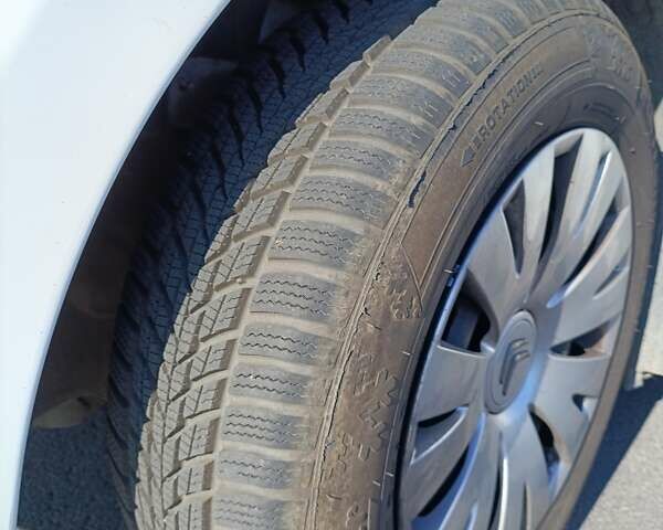 Белый Ситроен Берлинго, объемом двигателя 1.56 л и пробегом 142 тыс. км за 10200 $, фото 6 на Automoto.ua