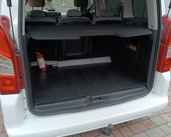 Ситроен Берлинго 2015 в Хусте на Automoto.ua Белый Ситроен Берлинго, объемом двигателя 1.56 л и пробегом 240 тыс. км за 9200 $, фото 11 на Automoto.ua