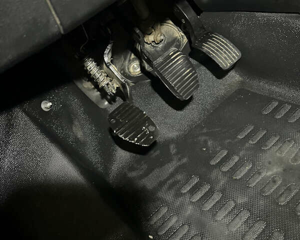 Белый Ситроен Берлинго, объемом двигателя 1.6 л и пробегом 270 тыс. км за 7049 $, фото 6 на Automoto.ua