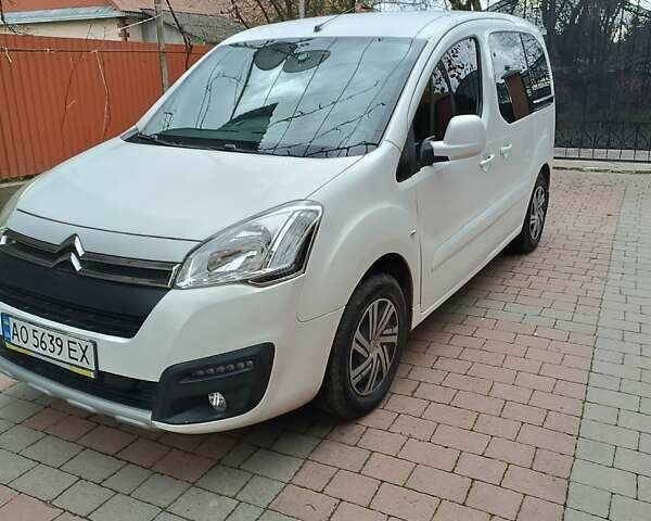 Ситроен Берлинго 2015 в Хусте на Automoto.ua Белый Ситроен Берлинго, объемом двигателя 1.56 л и пробегом 240 тыс. км за 9200 $, фото 14 на Automoto.ua