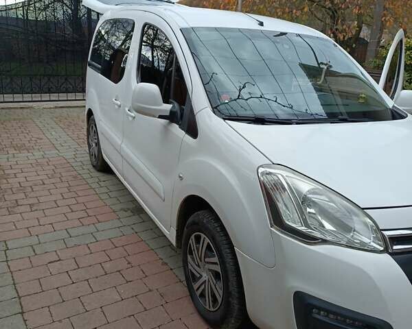 Ситроен Берлинго 2015 в Хусте на Automoto.ua Белый Ситроен Берлинго, объемом двигателя 1.56 л и пробегом 240 тыс. км за 9200 $, фото 9 на Automoto.ua