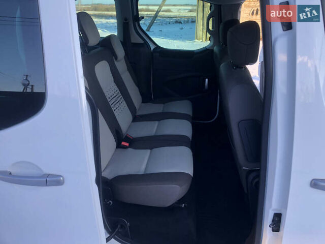 Белый Ситроен Берлинго, объемом двигателя 1.6 л и пробегом 233 тыс. км за 9500 $, фото 11 на Automoto.ua