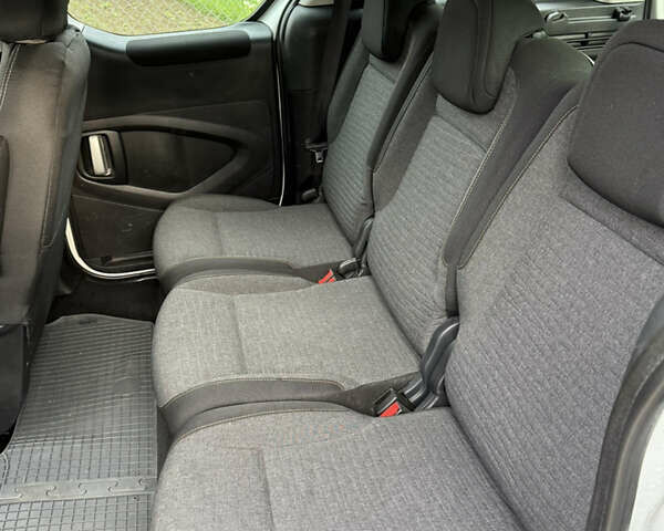 Белый Ситроен Берлинго, объемом двигателя 1.56 л и пробегом 238 тыс. км за 8799 $, фото 14 на Automoto.ua