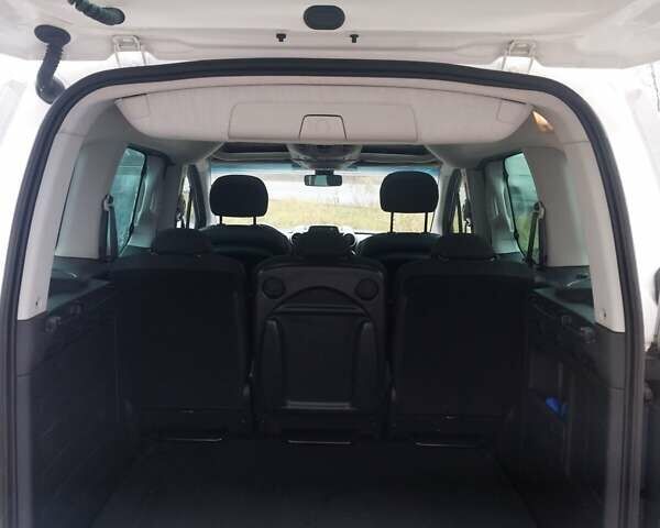 Белый Ситроен Берлинго, объемом двигателя 1.6 л и пробегом 244 тыс. км за 9700 $, фото 6 на Automoto.ua