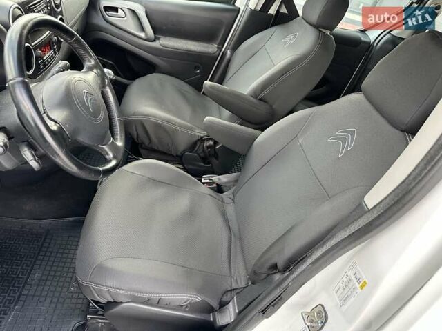 Белый Ситроен Берлинго, объемом двигателя 1.6 л и пробегом 240 тыс. км за 7750 $, фото 47 на Automoto.ua