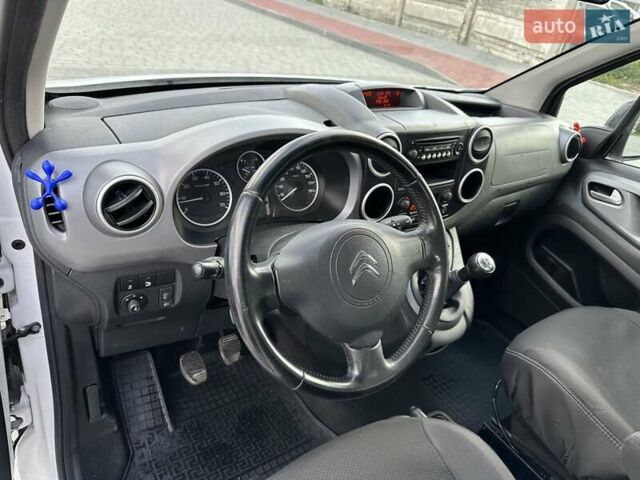 Белый Ситроен Берлинго, объемом двигателя 1.6 л и пробегом 240 тыс. км за 7750 $, фото 48 на Automoto.ua