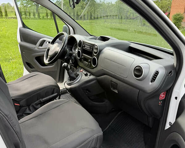 Белый Ситроен Берлинго, объемом двигателя 1.56 л и пробегом 238 тыс. км за 8799 $, фото 18 на Automoto.ua