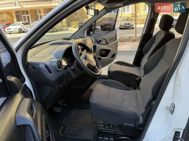 Белый Ситроен Берлинго, объемом двигателя 1.56 л и пробегом 125 тыс. км за 9700 $, фото 15 на Automoto.ua