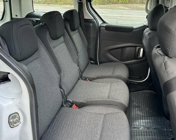 Белый Ситроен Берлинго, объемом двигателя 1.6 л и пробегом 240 тыс. км за 7750 $, фото 38 на Automoto.ua