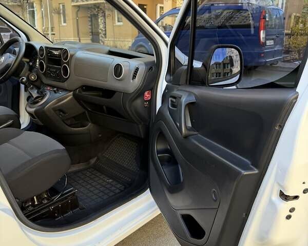 Белый Ситроен Берлинго, объемом двигателя 1.56 л и пробегом 125 тыс. км за 9700 $, фото 25 на Automoto.ua