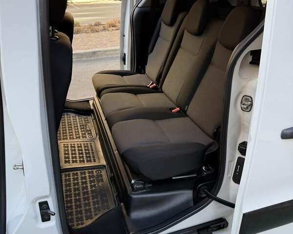 Белый Ситроен Берлинго, объемом двигателя 1.56 л и пробегом 125 тыс. км за 9700 $, фото 18 на Automoto.ua