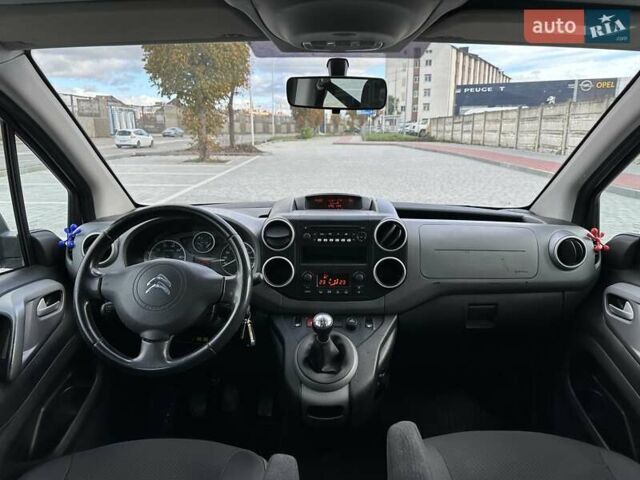 Белый Ситроен Берлинго, объемом двигателя 1.6 л и пробегом 240 тыс. км за 7650 $, фото 44 на Automoto.ua