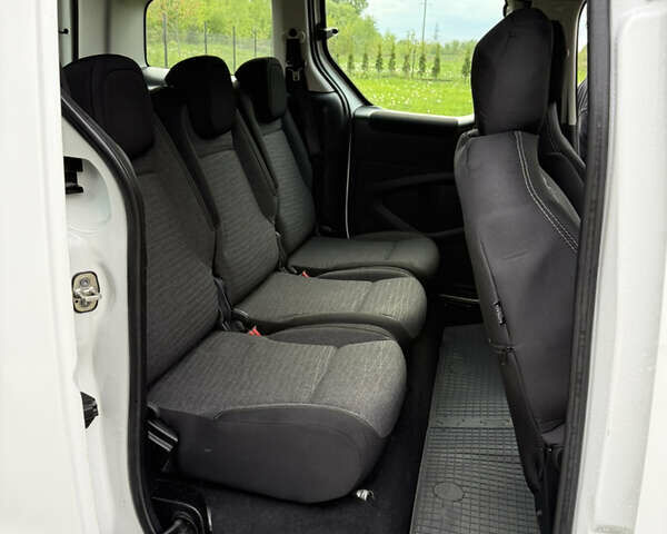 Белый Ситроен Берлинго, объемом двигателя 1.56 л и пробегом 238 тыс. км за 8799 $, фото 16 на Automoto.ua