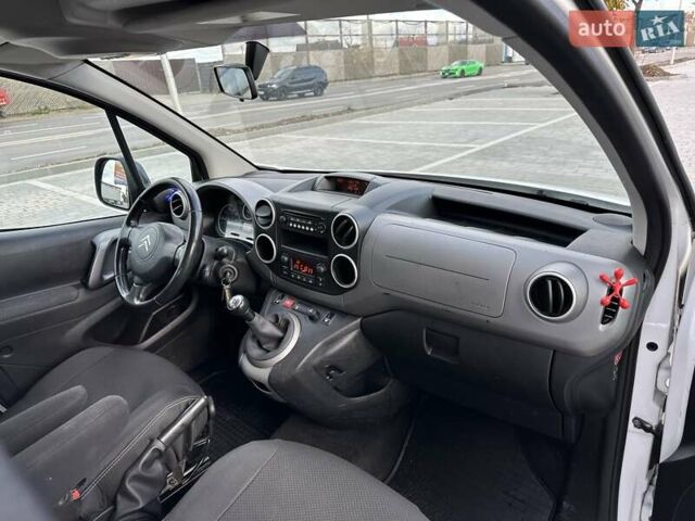 Белый Ситроен Берлинго, объемом двигателя 1.6 л и пробегом 240 тыс. км за 7650 $, фото 42 на Automoto.ua