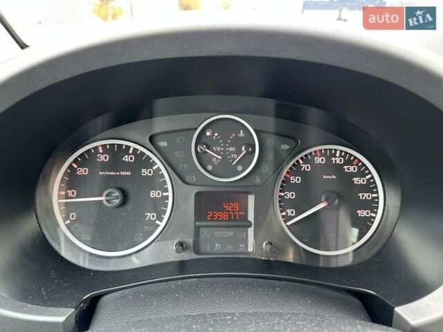 Белый Ситроен Берлинго, объемом двигателя 1.6 л и пробегом 240 тыс. км за 7750 $, фото 51 на Automoto.ua