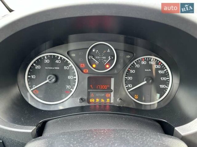 Белый Ситроен Берлинго, объемом двигателя 1.6 л и пробегом 240 тыс. км за 7650 $, фото 50 на Automoto.ua