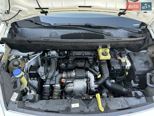 Белый Ситроен Берлинго, объемом двигателя 1.6 л и пробегом 240 тыс. км за 7750 $, фото 3 на Automoto.ua