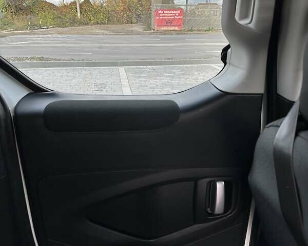 Белый Ситроен Берлинго, объемом двигателя 1.6 л и пробегом 240 тыс. км за 7750 $, фото 40 на Automoto.ua