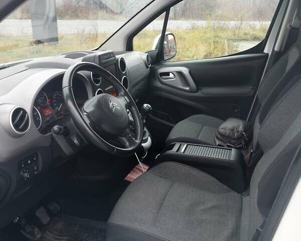 Белый Ситроен Берлинго, объемом двигателя 1.6 л и пробегом 244 тыс. км за 9700 $, фото 21 на Automoto.ua