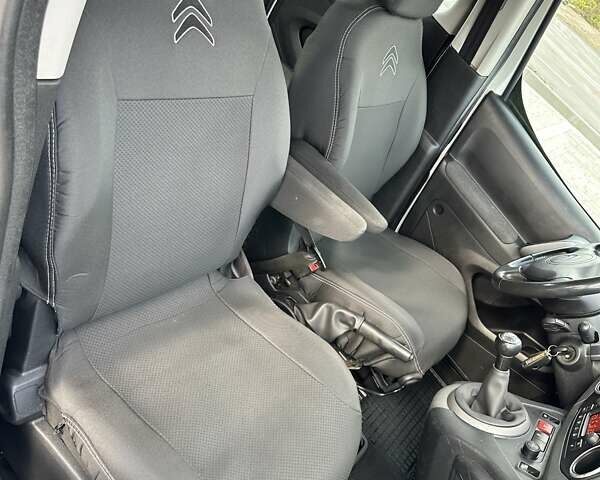 Белый Ситроен Берлинго, объемом двигателя 1.6 л и пробегом 240 тыс. км за 7750 $, фото 41 на Automoto.ua