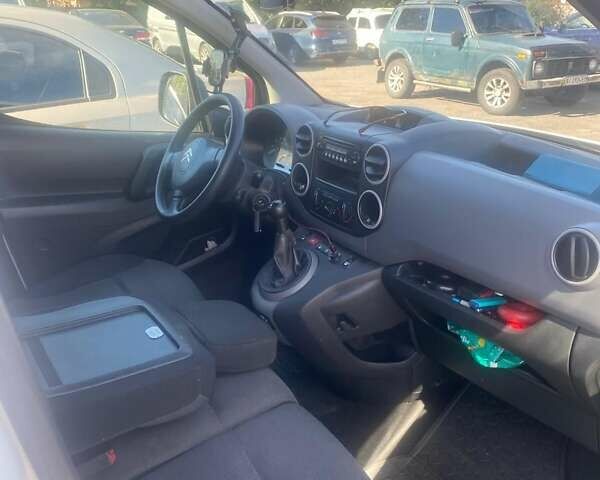 Белый Ситроен Берлинго, объемом двигателя 1.56 л и пробегом 202 тыс. км за 8500 $, фото 3 на Automoto.ua