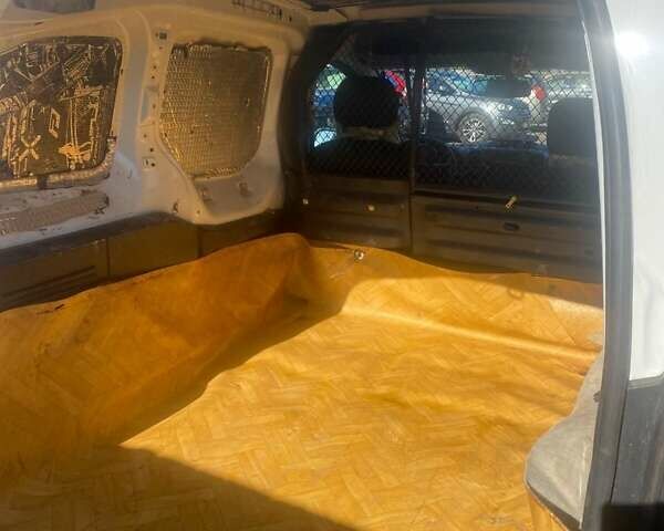 Белый Ситроен Берлинго, объемом двигателя 1.56 л и пробегом 202 тыс. км за 8500 $, фото 4 на Automoto.ua