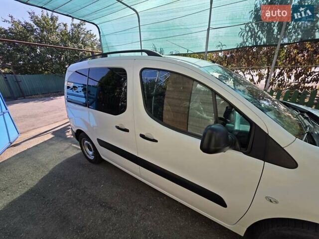 Белый Ситроен Берлинго, объемом двигателя 1.56 л и пробегом 90 тыс. км за 11500 $, фото 3 на Automoto.ua