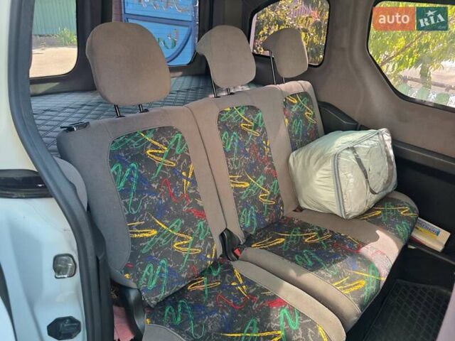 Белый Ситроен Берлинго, объемом двигателя 1.56 л и пробегом 90 тыс. км за 11500 $, фото 8 на Automoto.ua