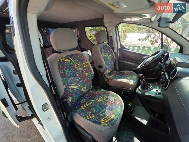 Белый Ситроен Берлинго, объемом двигателя 1.56 л и пробегом 90 тыс. км за 11500 $, фото 5 на Automoto.ua