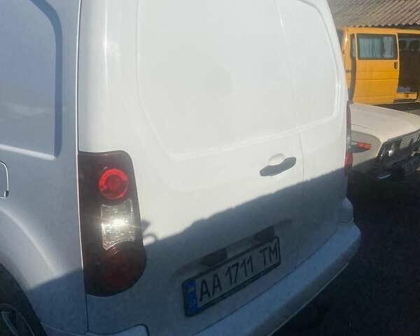 Белый Ситроен Берлинго, объемом двигателя 1.56 л и пробегом 202 тыс. км за 8500 $, фото 6 на Automoto.ua