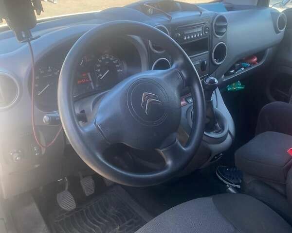 Белый Ситроен Берлинго, объемом двигателя 1.56 л и пробегом 202 тыс. км за 8500 $, фото 5 на Automoto.ua