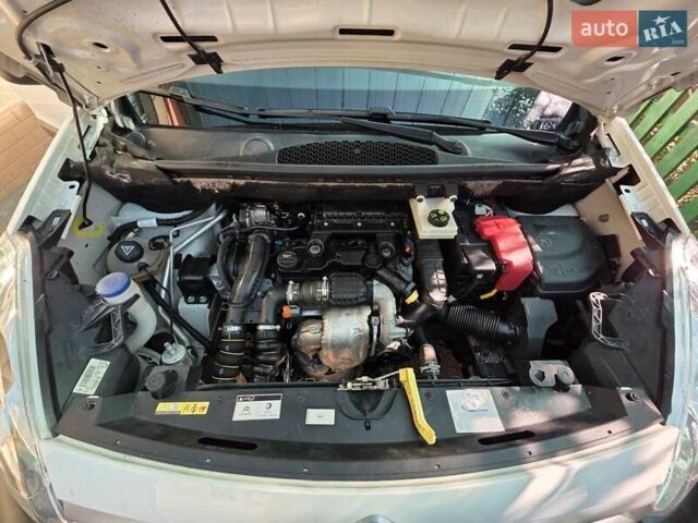 Белый Ситроен Берлинго, объемом двигателя 1.56 л и пробегом 90 тыс. км за 11500 $, фото 4 на Automoto.ua