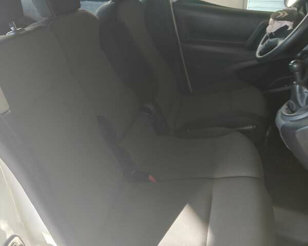 Белый Ситроен Берлинго, объемом двигателя 1.6 л и пробегом 86 тыс. км за 6350 $, фото 2 на Automoto.ua