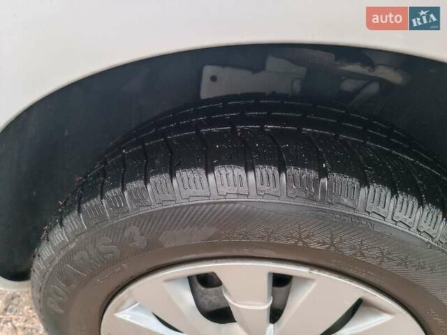 Белый Ситроен Берлинго, объемом двигателя 1.6 л и пробегом 172 тыс. км за 10500 $, фото 4 на Automoto.ua