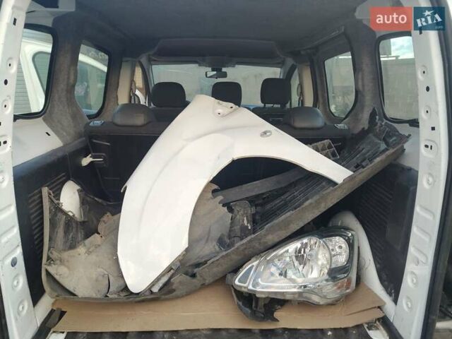 Білий Сітроен Берлінго, об'ємом двигуна 1.6 л та пробігом 86 тис. км за 5500 $, фото 10 на Automoto.ua