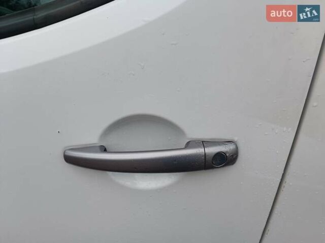 Белый Ситроен Берлинго, объемом двигателя 1.6 л и пробегом 172 тыс. км за 10500 $, фото 1 на Automoto.ua