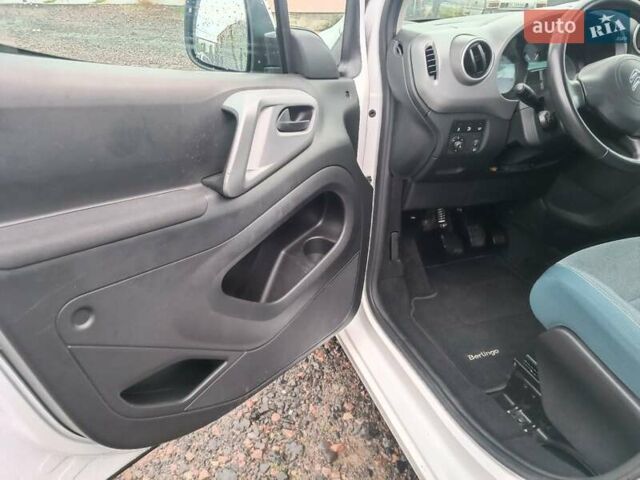 Белый Ситроен Берлинго, объемом двигателя 1.6 л и пробегом 172 тыс. км за 10500 $, фото 22 на Automoto.ua
