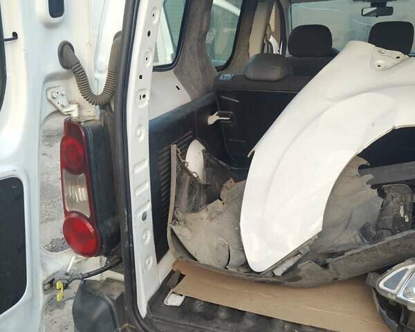 Білий Сітроен Берлінго, об'ємом двигуна 1.6 л та пробігом 86 тис. км за 5500 $, фото 14 на Automoto.ua