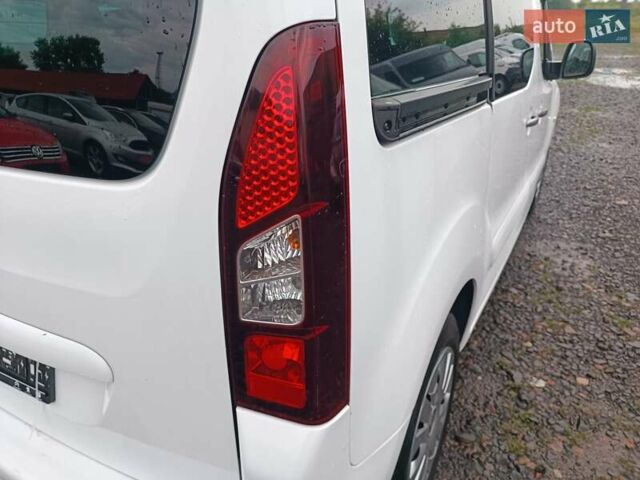 Белый Ситроен Берлинго, объемом двигателя 1.6 л и пробегом 172 тыс. км за 10500 $, фото 6 на Automoto.ua