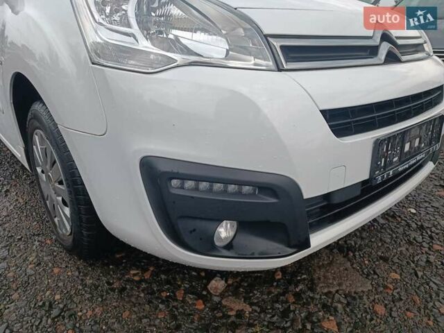 Белый Ситроен Берлинго, объемом двигателя 1.6 л и пробегом 172 тыс. км за 10500 $, фото 11 на Automoto.ua