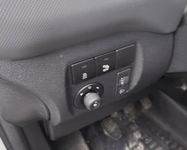 Белый Ситроен Берлинго, объемом двигателя 1.6 л и пробегом 86 тыс. км за 5700 $, фото 11 на Automoto.ua