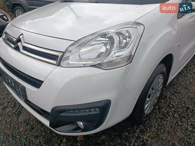Белый Ситроен Берлинго, объемом двигателя 1.6 л и пробегом 172 тыс. км за 10500 $, фото 9 на Automoto.ua